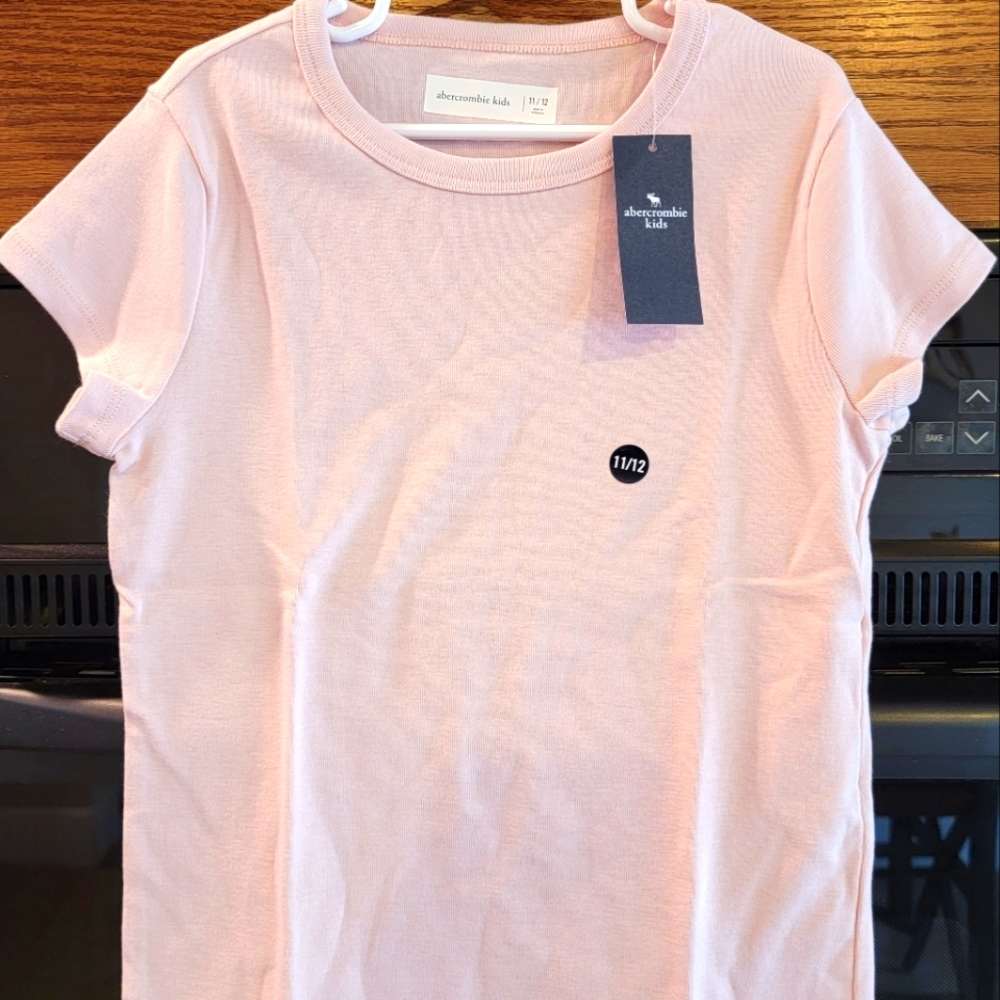 Girls A&F shirt NWT